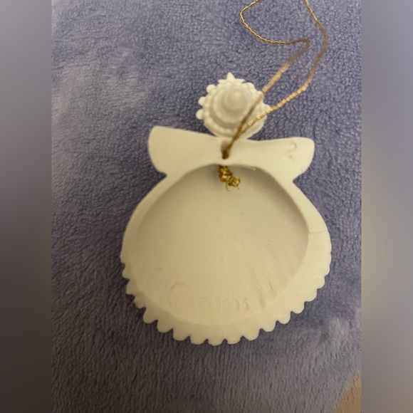 Vintage Miniature Angel Wreath Shell Ornament by Margaret Furlong 1995 - Picture 9 of 11